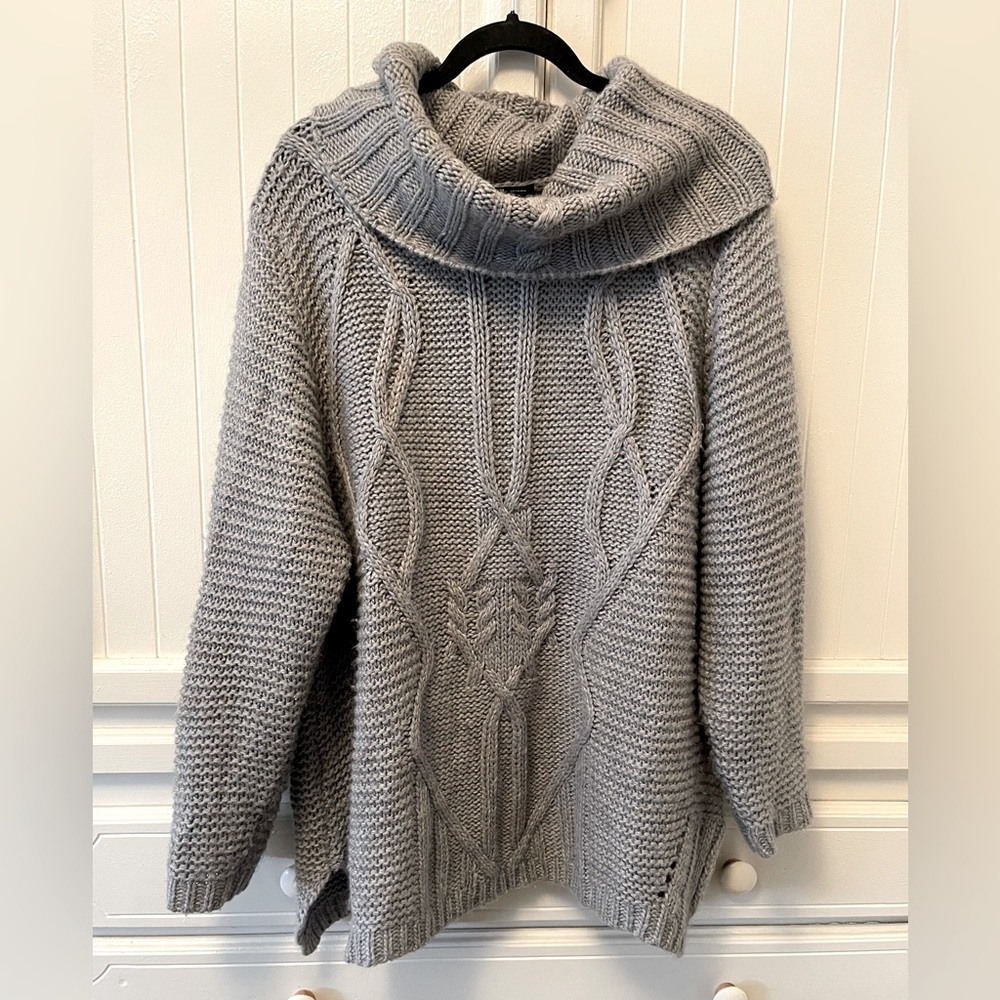 Charlotte Russe + Women’s 2X cable knit gray sweater w/Cowl Neck
